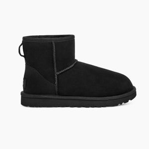 UGG Classic Mini II Boot in Black